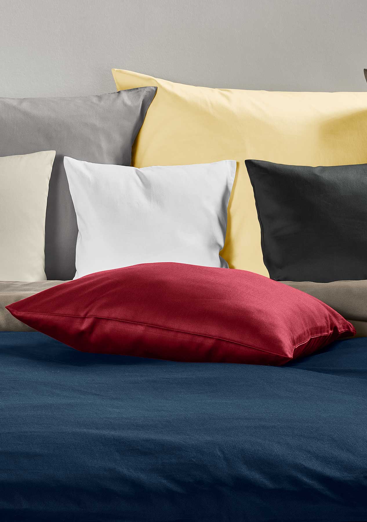 Precious satin uni pillowcase with zipper